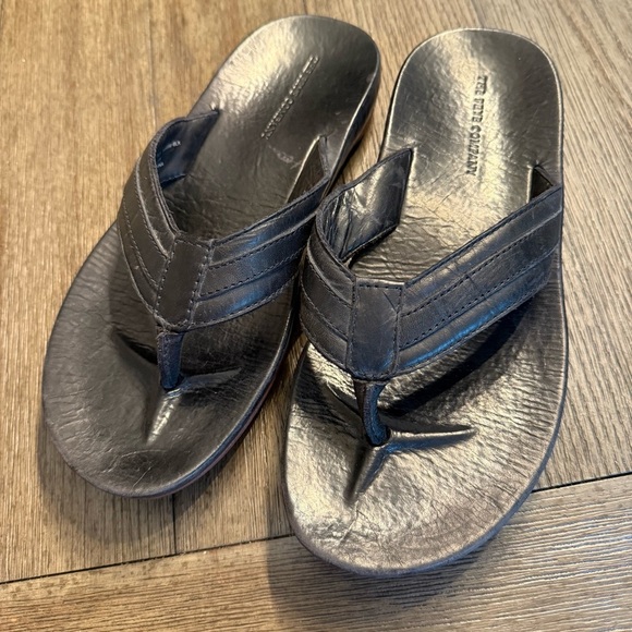 Frye men’s black leather flip flops - Picture 1 of 6
